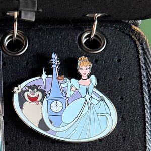 Pink Ala Mode (PALM) Cinderella, Lucifer, Jaq, Gus Clocktower pin LE 300